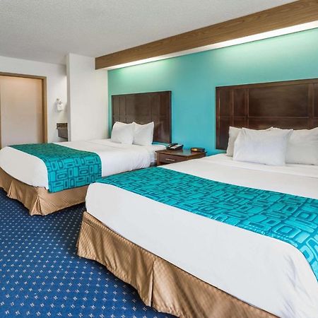 Howard Johnson By Wyndham Vancouver Hotel & Suites Esterno foto