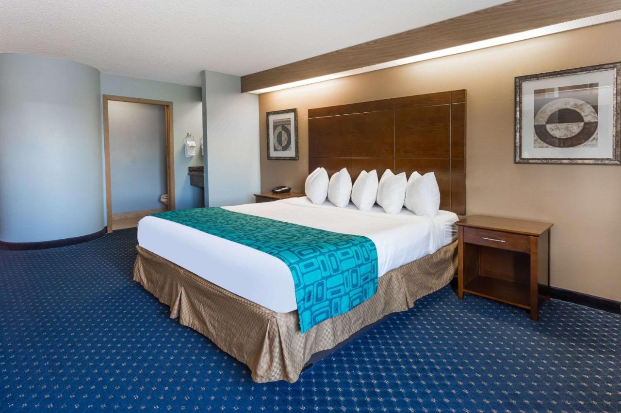Howard Johnson By Wyndham Vancouver Hotel & Suites Esterno foto