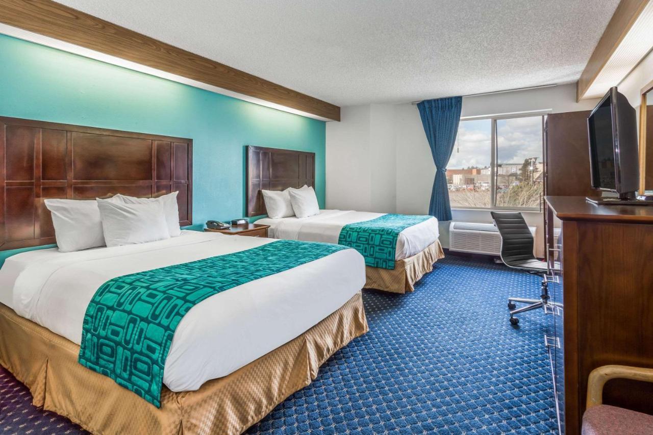 Howard Johnson By Wyndham Vancouver Hotel & Suites Esterno foto