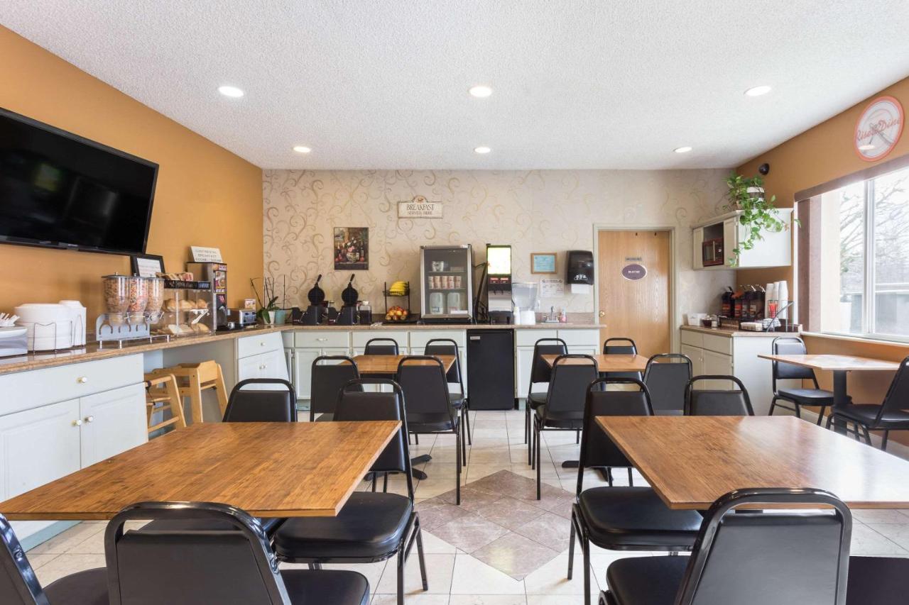 Howard Johnson By Wyndham Vancouver Hotel & Suites Esterno foto