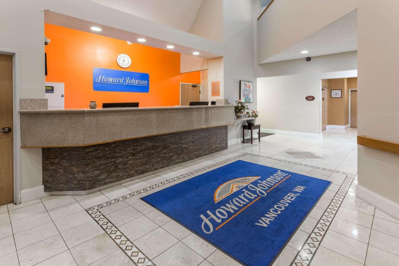 Howard Johnson By Wyndham Vancouver Hotel & Suites Esterno foto