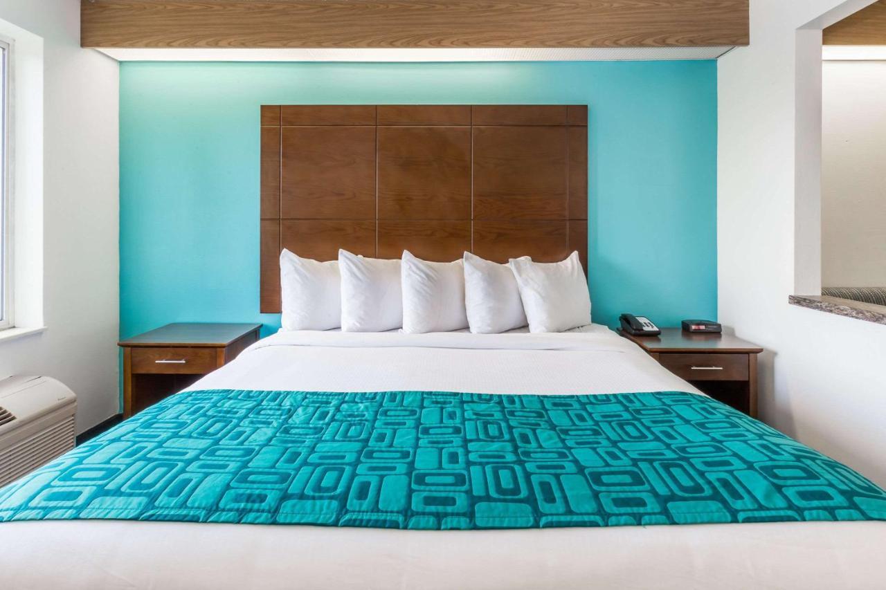 Howard Johnson By Wyndham Vancouver Hotel & Suites Esterno foto