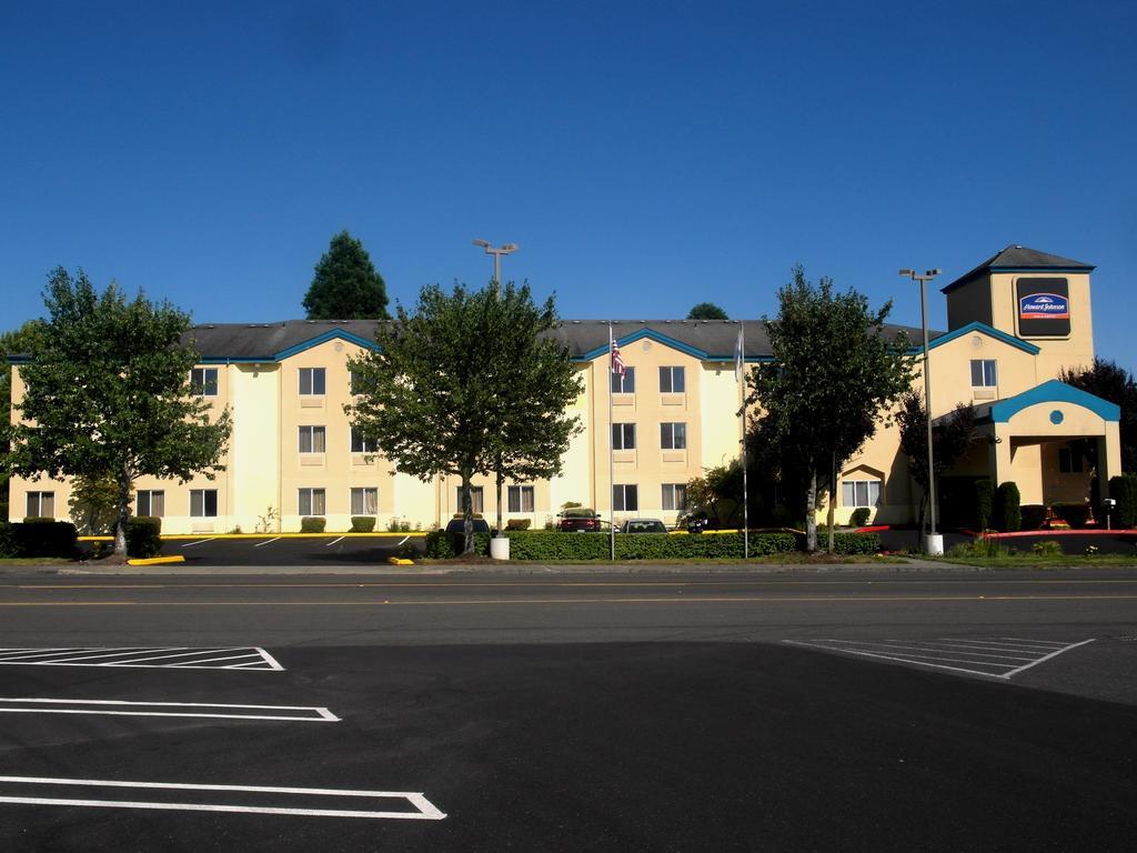 Howard Johnson By Wyndham Vancouver Hotel & Suites Esterno foto