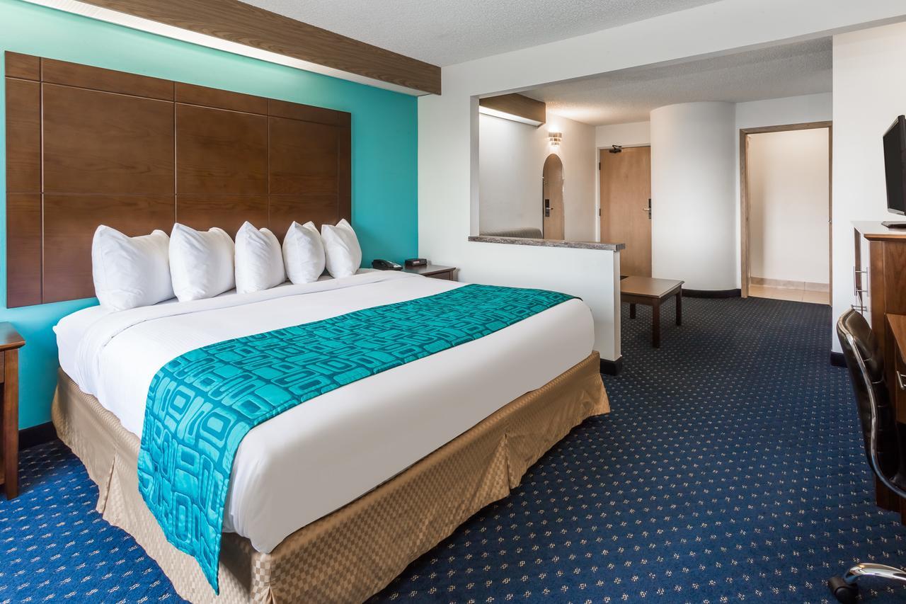 Howard Johnson By Wyndham Vancouver Hotel & Suites Esterno foto