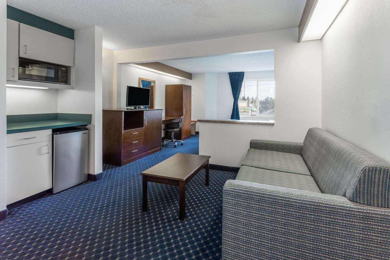 Howard Johnson By Wyndham Vancouver Hotel & Suites Esterno foto