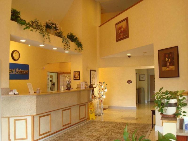 Howard Johnson By Wyndham Vancouver Hotel & Suites Esterno foto
