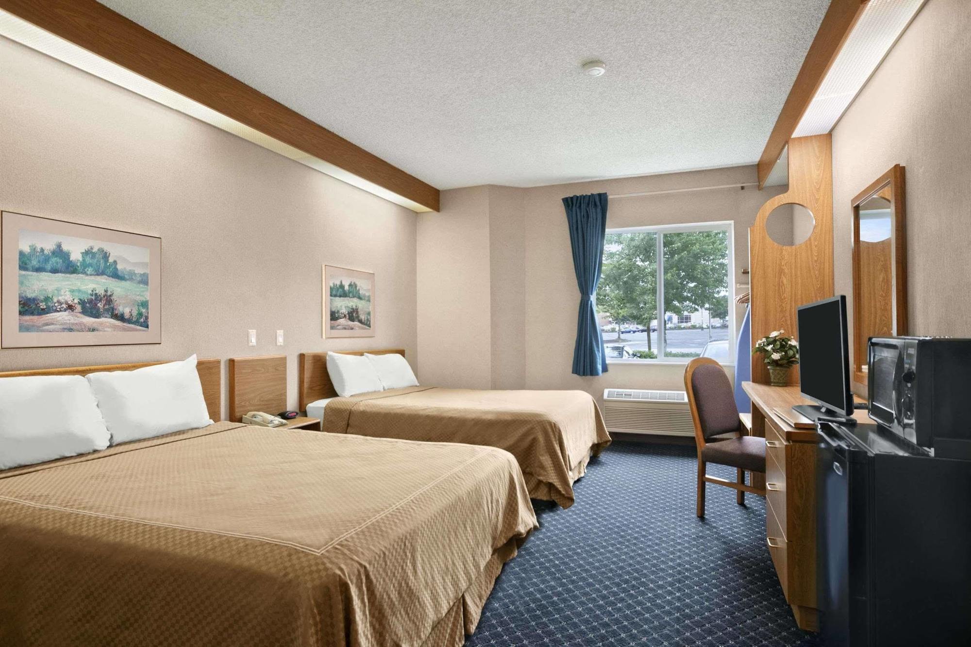 Howard Johnson By Wyndham Vancouver Hotel & Suites Esterno foto