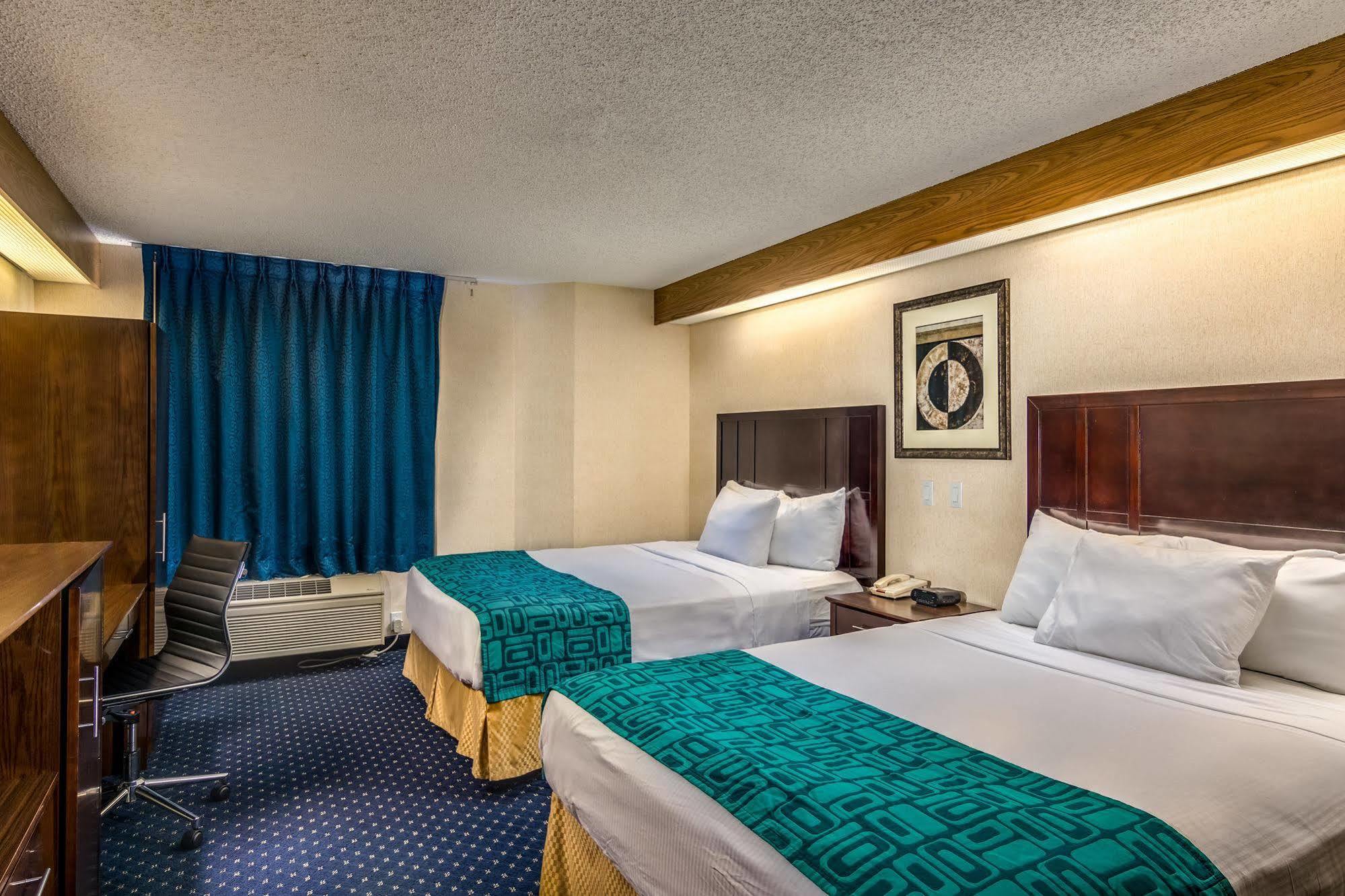Howard Johnson By Wyndham Vancouver Hotel & Suites Esterno foto