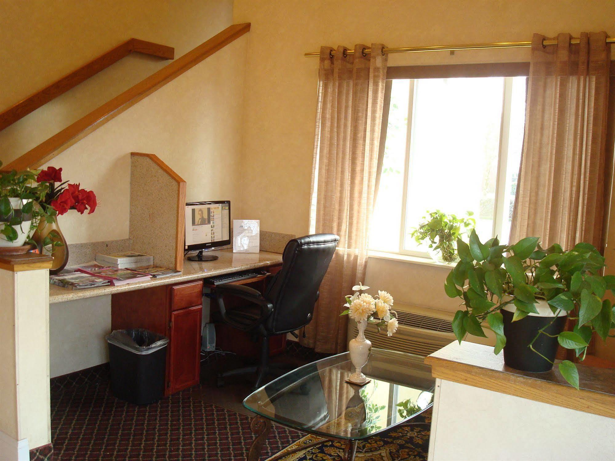 Howard Johnson By Wyndham Vancouver Hotel & Suites Esterno foto