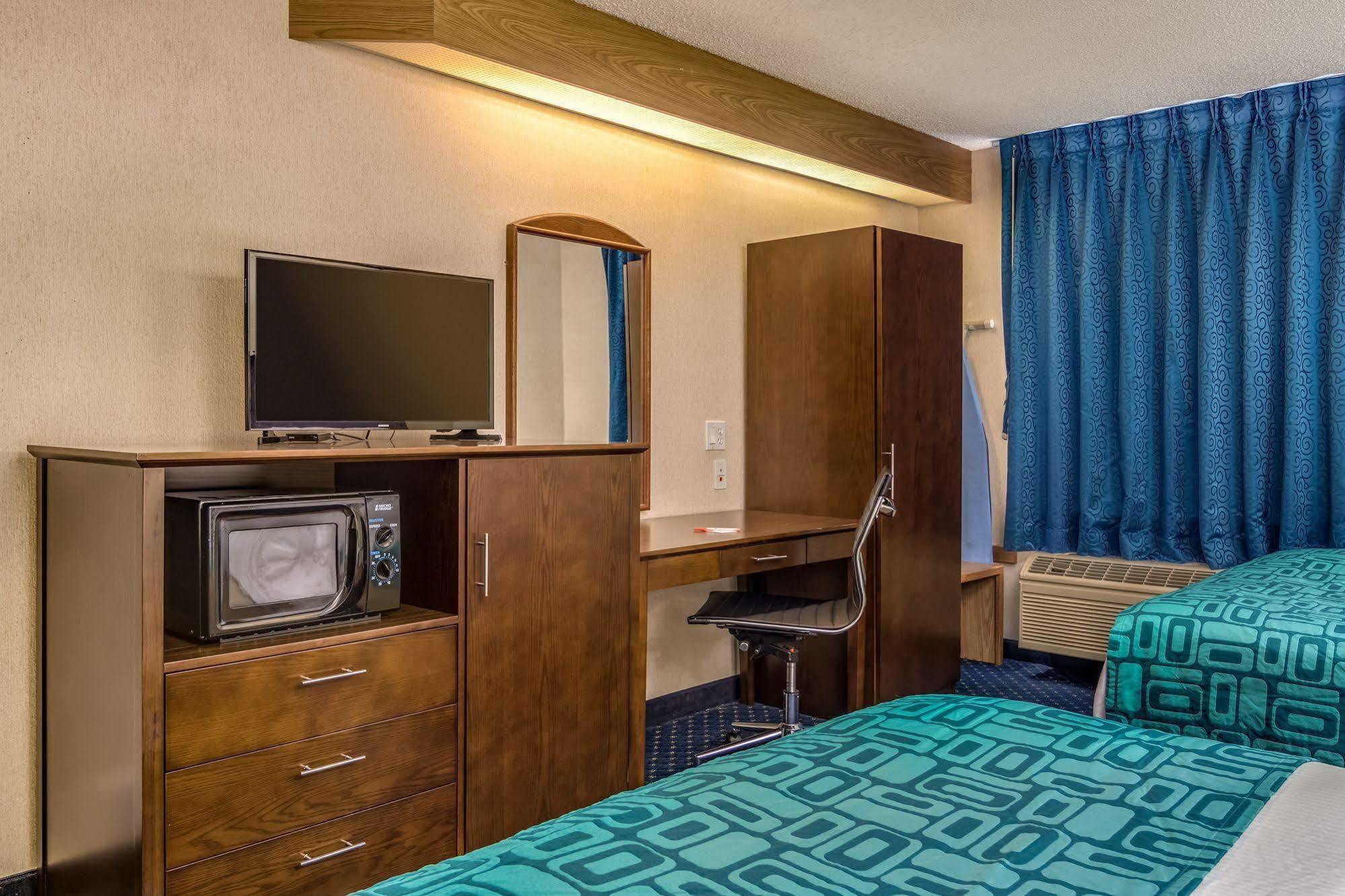 Howard Johnson By Wyndham Vancouver Hotel & Suites Esterno foto