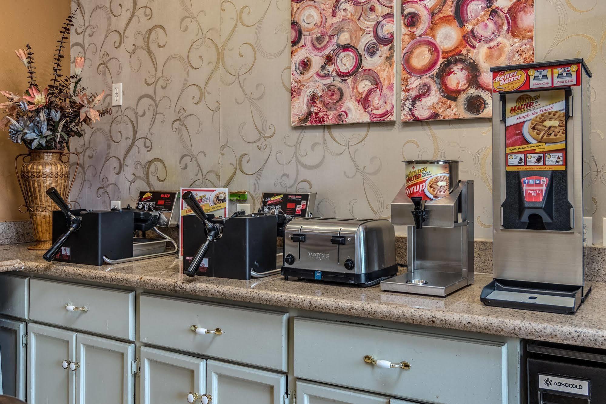 Howard Johnson By Wyndham Vancouver Hotel & Suites Esterno foto