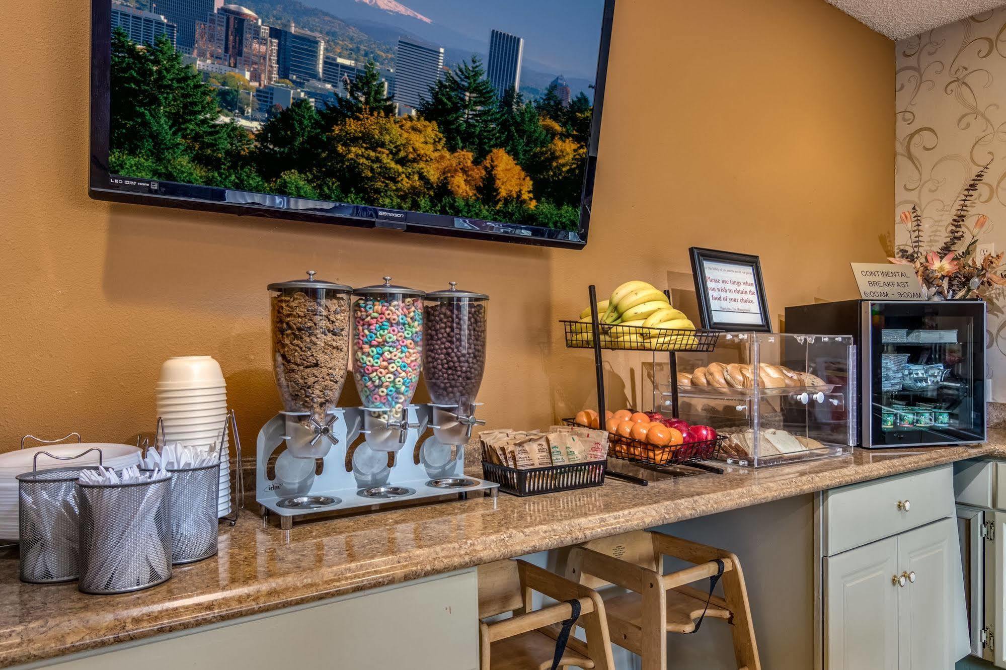 Howard Johnson By Wyndham Vancouver Hotel & Suites Esterno foto