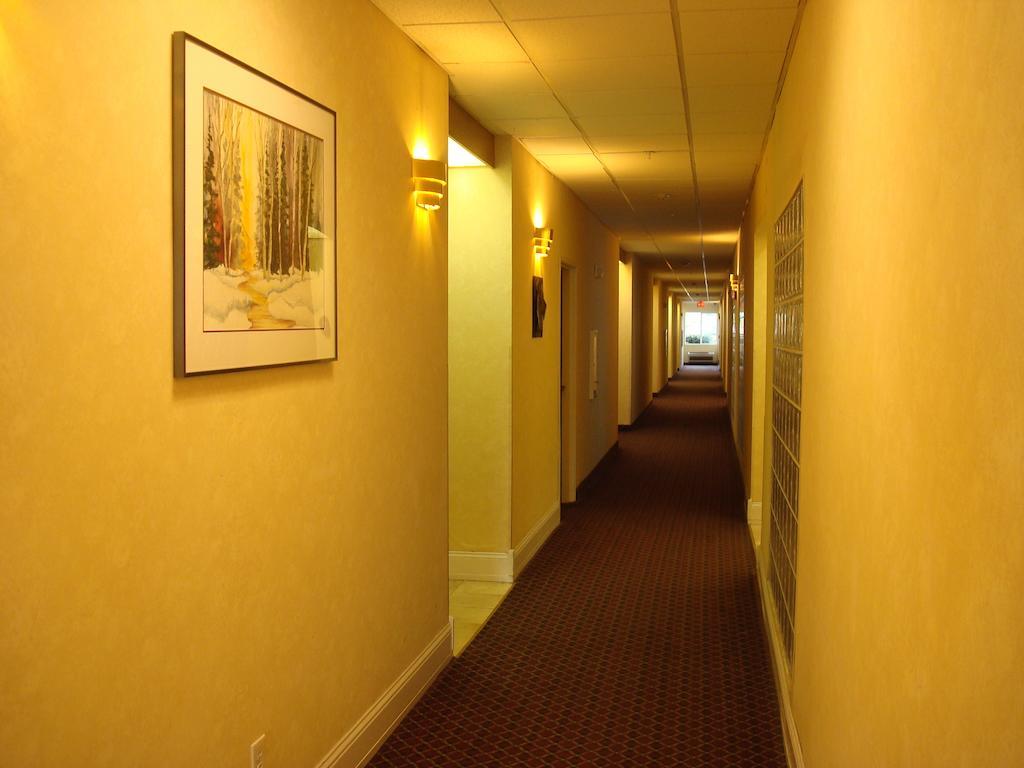 Howard Johnson By Wyndham Vancouver Hotel & Suites Esterno foto